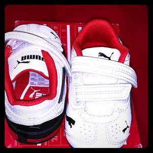 Infant puma sneakers